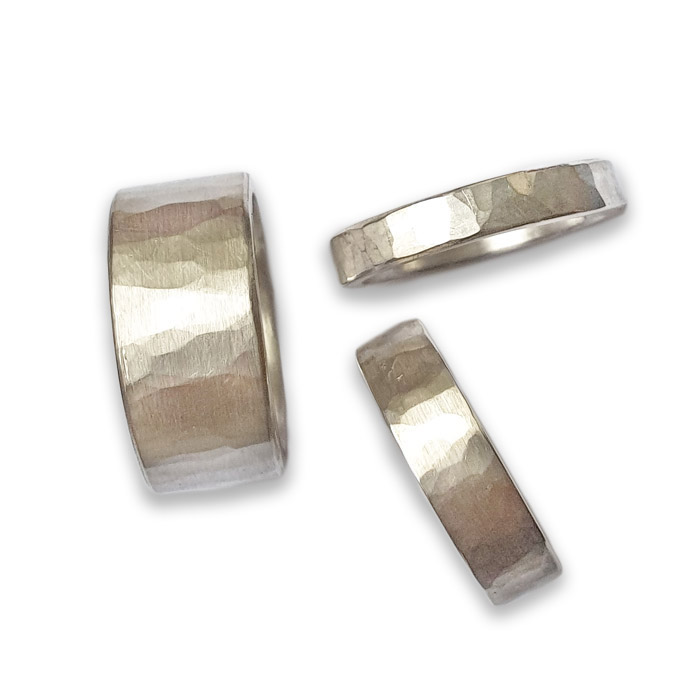 Handgefertigte, geschmiedete Ringe von der Goldschmiede Guggenberger in Wien